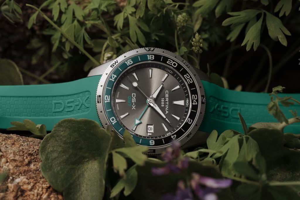 Certina DS-X GMT grønn modell i natur